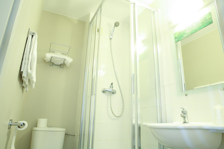 Bathroom, Hotel Inn Design Resto Novo Chateaubriant, Loire-Atlantique