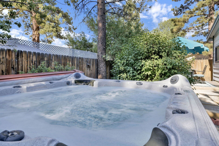 Sport & Beauty, Bear Bunn Inn #2161, San Bernardino