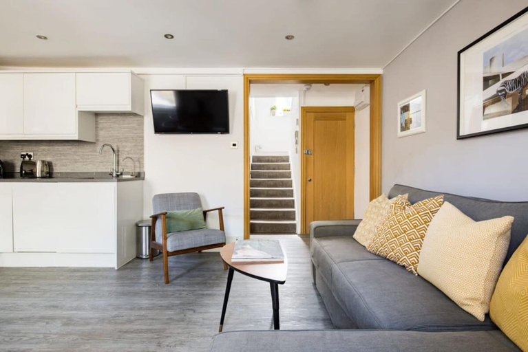 Others 3, Modern Duplex Near Oxford Street, London