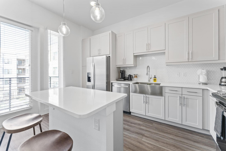 Room 5, Central Hyde Park Studio Close to UT Moody Center, Travis