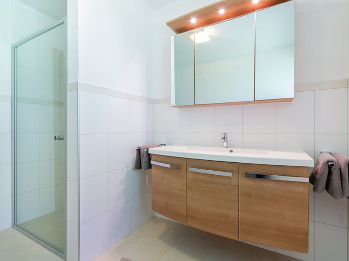 Bathroom 5, Beautiful Apartment in Salzburg With Balcony, Zell am See
