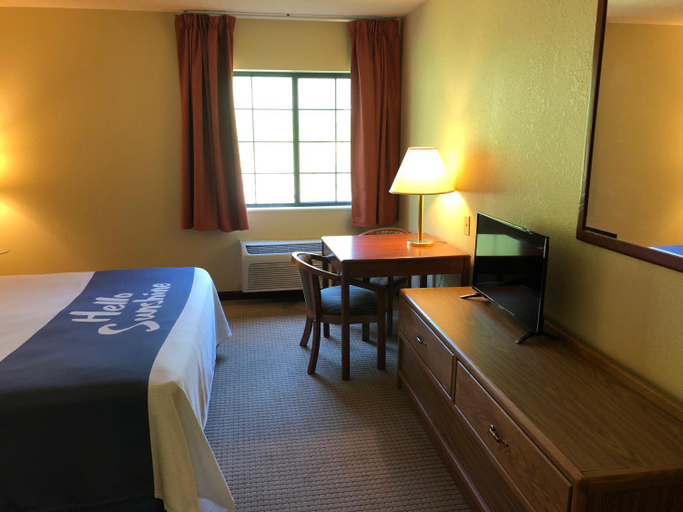 Bedroom 3, Days Inn by Wyndham Iron Mountain, Dickinson