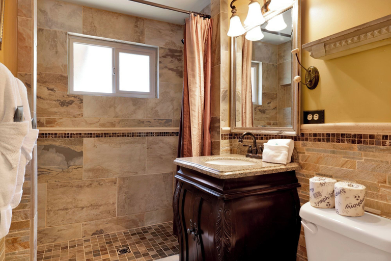 Bathroom, Cabin Idle Ours #933, San Bernardino