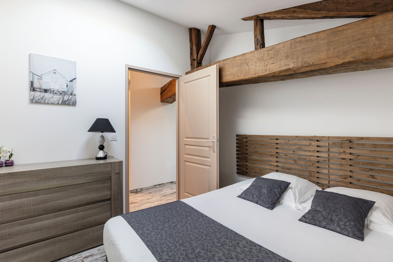 Bedroom 4, Château Pierre de Montignac, Gironde