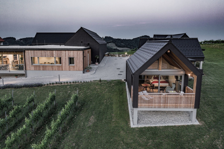 Exterior & Views