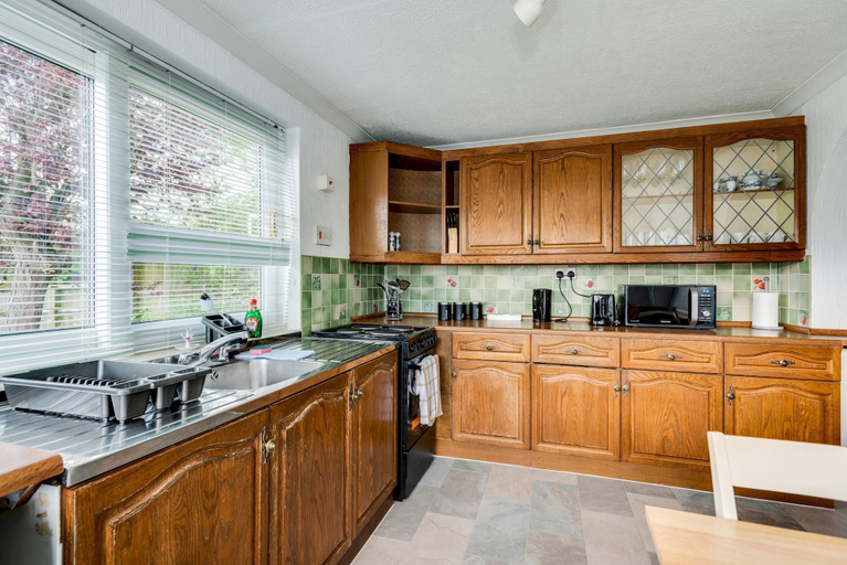 Others 4, Kidlington 3 BR House Parking Large Garden, Oxfordshire
