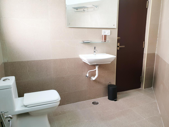 Bathroom 13
