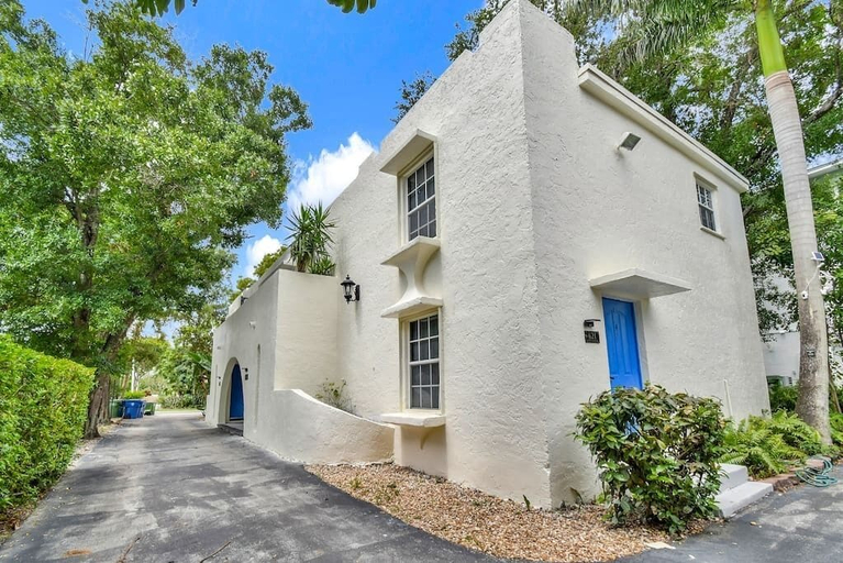 Room 2, Private 2-bedroom Wilton Villas, Broward