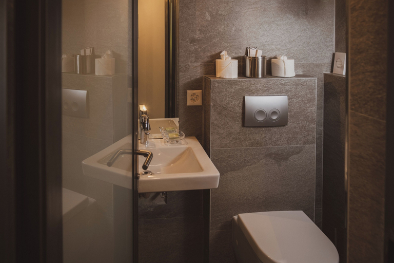 Bathroom 5, Backstage Hotel Serviced Apartments, Visp