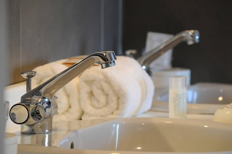 Bathroom 3, Hotel Salons De Vrede, West-Vlaanderen