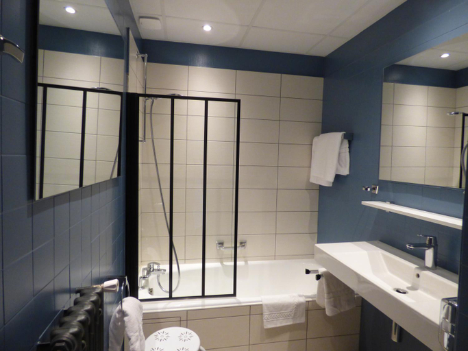 Bathroom 3, Citotel Grand Hotel L Etape, Cantal