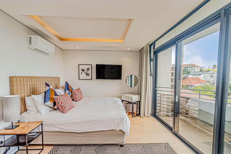 Bedroom 2, Modern Apartment w Rooftop Deck Scholtz Penthouse, City of Cape Town