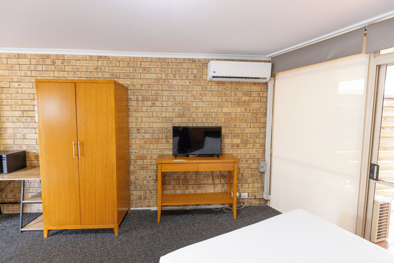 Bedroom 4, Sundowner Hotel Motel, Caboolture - East