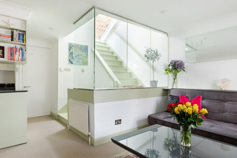 Others 4, Stylish Apartment With Private Rooftop in Covent Garden, London