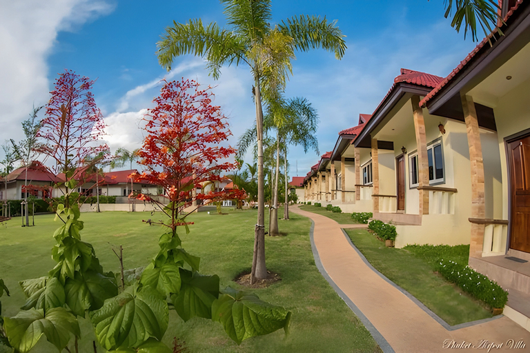Exterior & Views 26