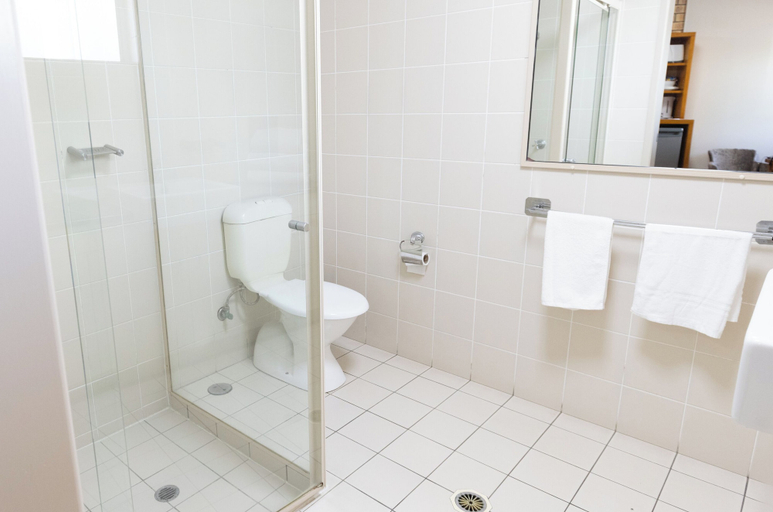 Bathroom 5, Sundowner Hotel Motel, Caboolture - East