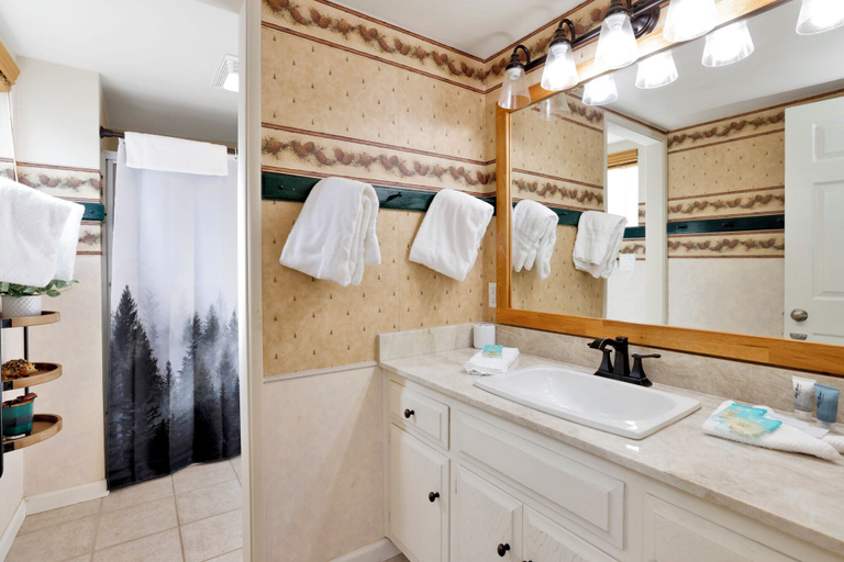 Bathroom, Tinker Bell Gambrel #2255, San Bernardino