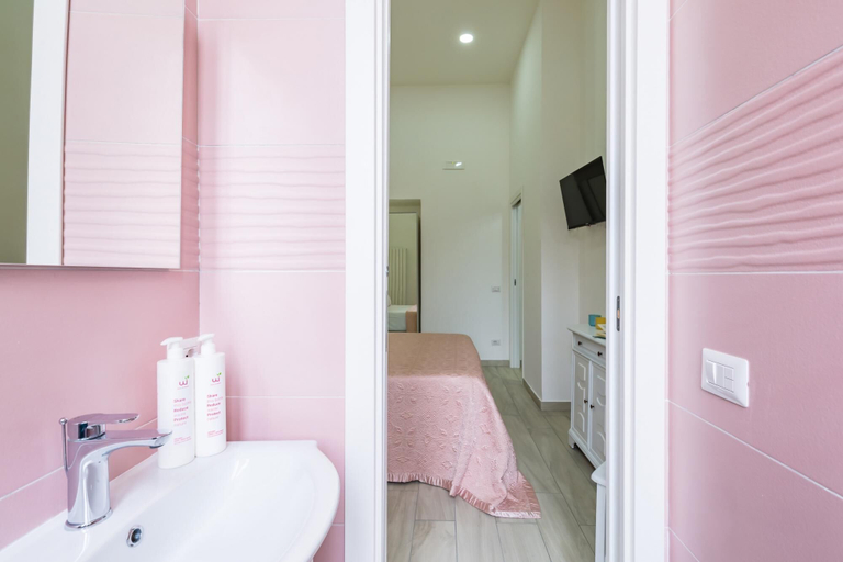 Room 3, Chiara Modern Apartment by Wonderful Italy, Napoli