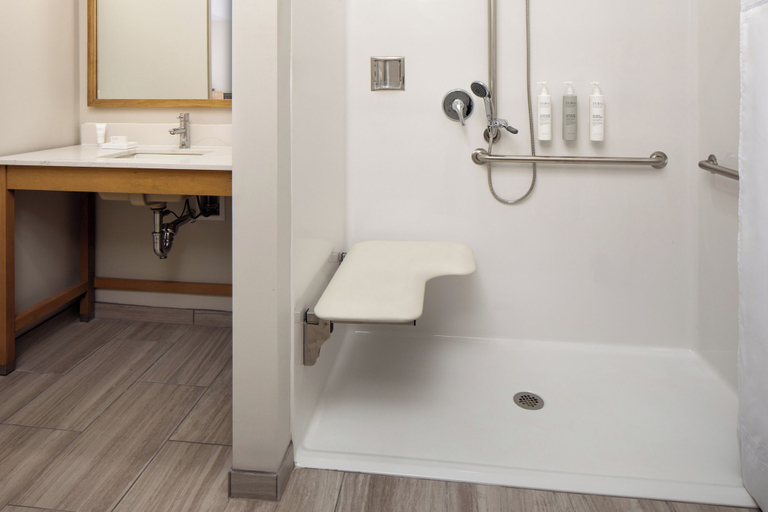 Bathroom 5, Hotel Ursa, Penobscot