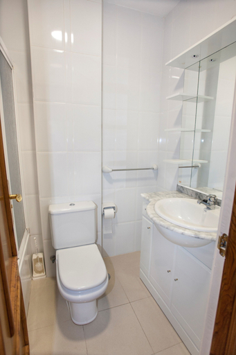 Bathroom 3, 104064 - Apartment in Portonovo, Pontevedra