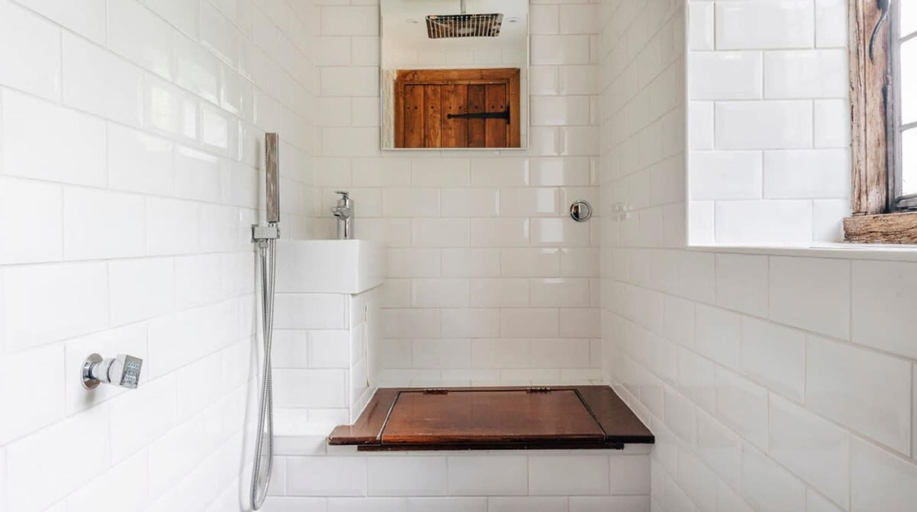 Room 5, Lavish Tudor Hall Gardens - Sleeps 14, Norfolk