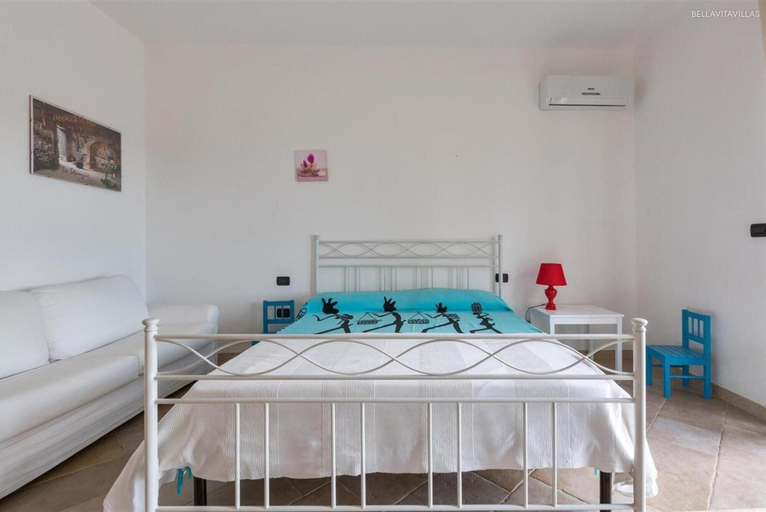 Room 2, 296 Casale Tipico con Piscina a Santa Maria al Bagno, Lecce