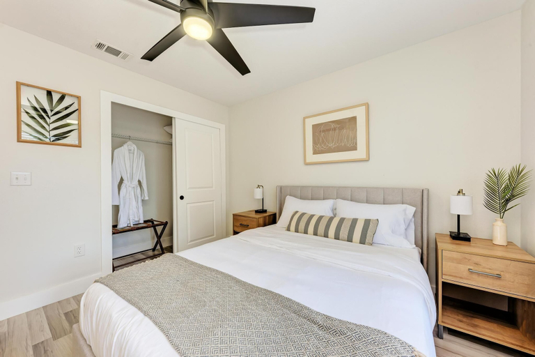 Room 5, Charming Florida Beach Home w King Bed Patio, Sarasota