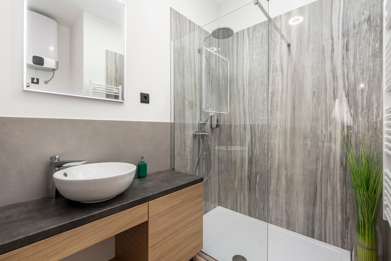 Bathroom 2, Deluxe Apartments & Rooms "In the Center", Rijeka