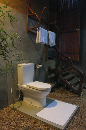 Bathroom 2, Beddegama Eco, Thissamaharama