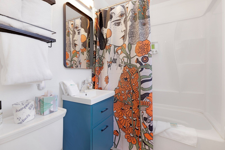 Bathroom, THE Bear Bauhaus #2106, San Bernardino