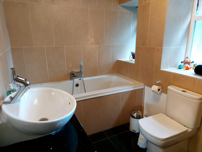 Bathroom 4, Fairwinds in Poole With 2 Bedrooms and 1 Bathrooms, Poole