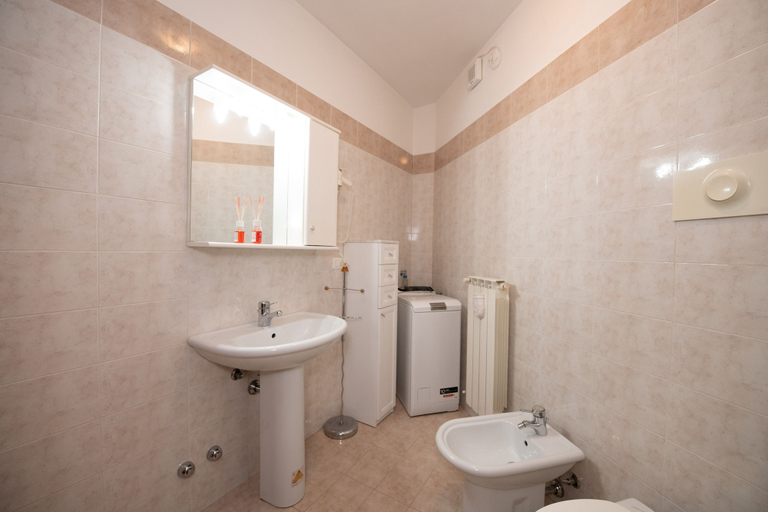 Bathroom 3, Little Flower, Brescia