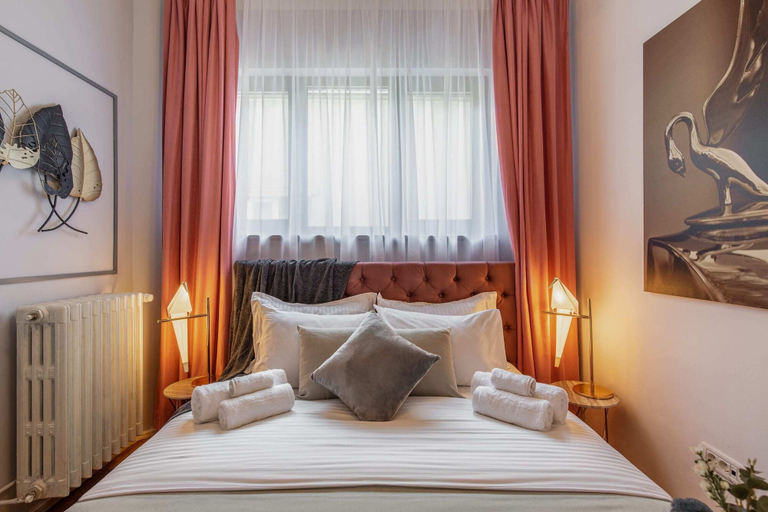 Room 2, Holt - The Great Gatsby, Municipiul Bucuresti
