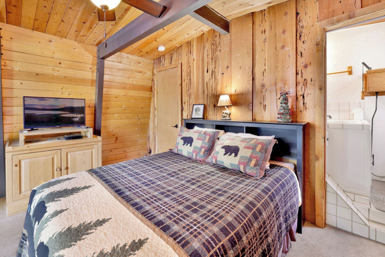 Bedroom 4, Wolf Cub Cabin#1946, San Bernardino
