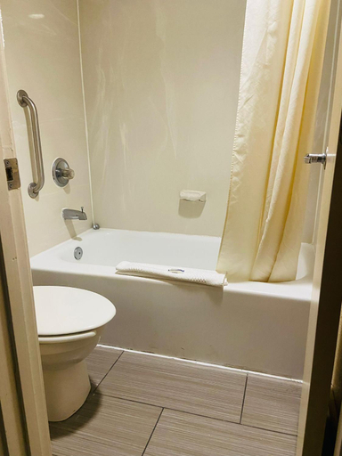 Bathroom 4, Quality Inn Indianapolis Northwest, Marion