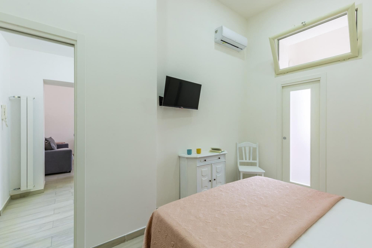 Room 2, Chiara Modern Apartment by Wonderful Italy, Napoli