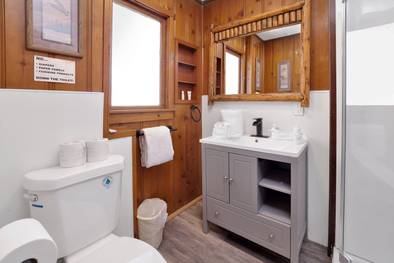 Bathroom 4, Little Pines #102, San Bernardino