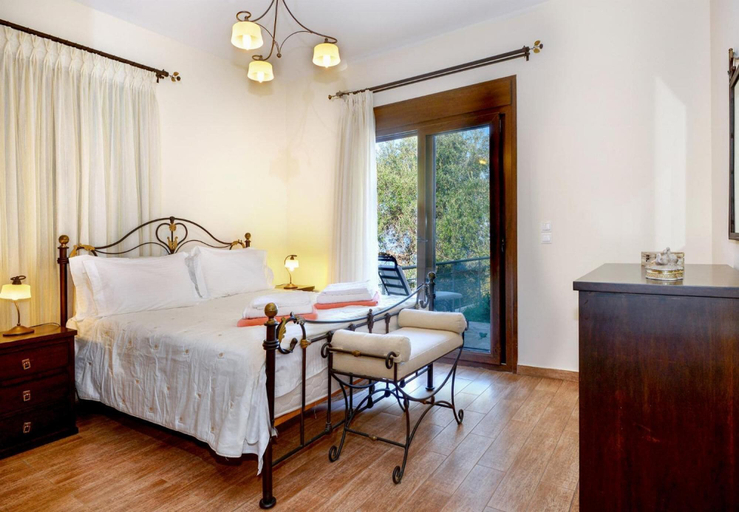 Room 5, Villa Ariadne in Apergatika, Ionian Islands