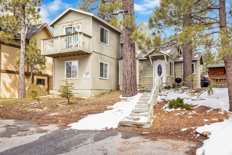 Exterior & Views 2, Life OF Riley #1608, San Bernardino