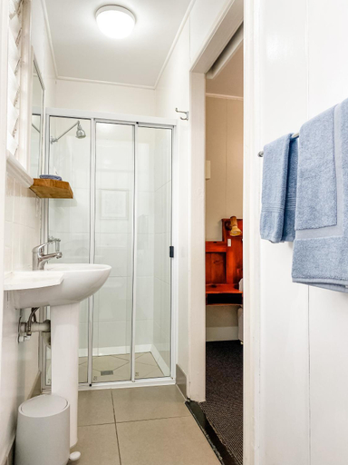 Bathroom 3, Pacific Sun Bargara, Burnett - Pt A