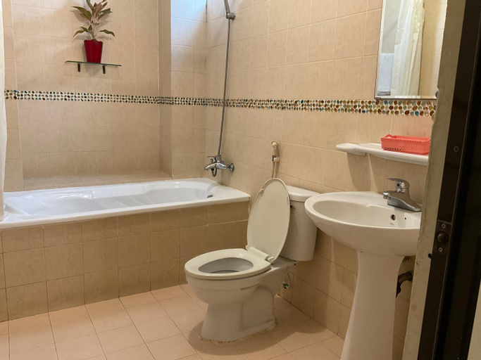 Bathroom 11