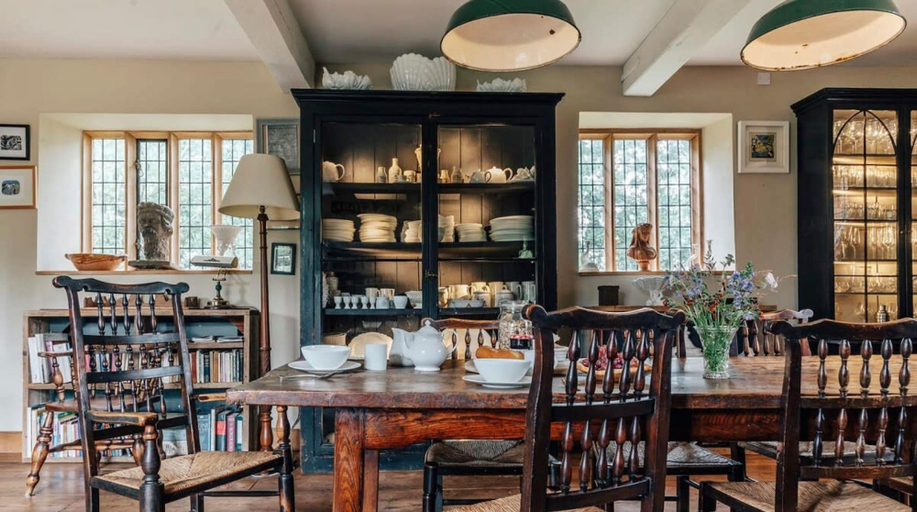 Room 2, Lavish Tudor Hall Gardens - Sleeps 14, Norfolk