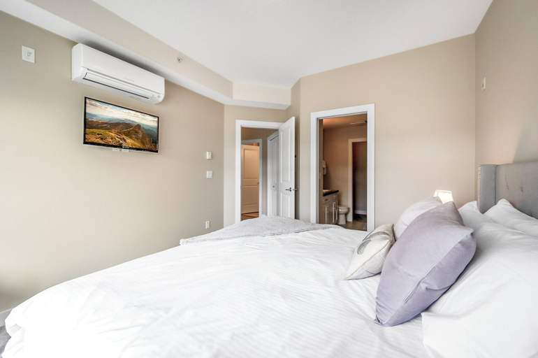 Bedroom 3, Top Floor Condo at Amenity Rich Resort, Central Okanagan