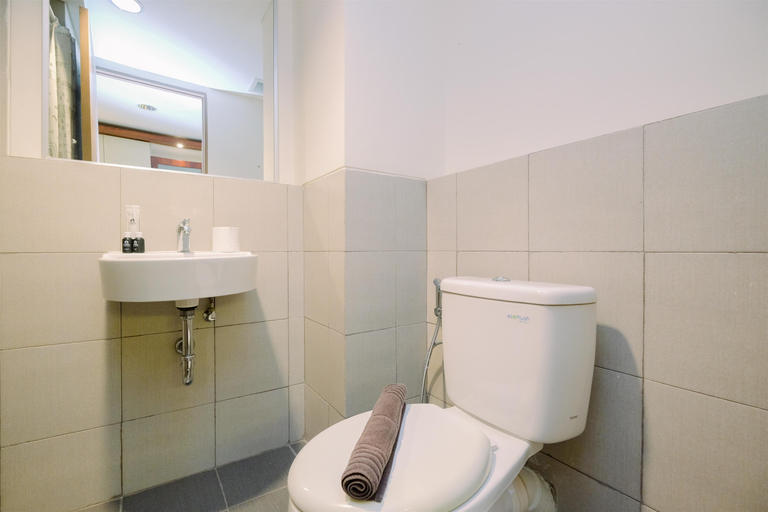 Bathroom 5, Comfortable and Good Studio Bogor Icon Apartment By Travelio, Bogor