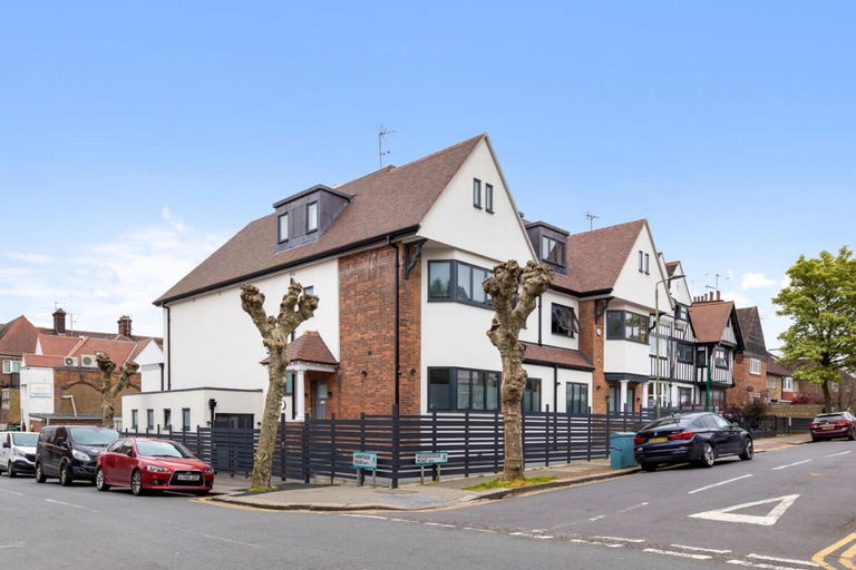Exterior & Views 2, Serviced Modern Luxury Flat Near Central London, London