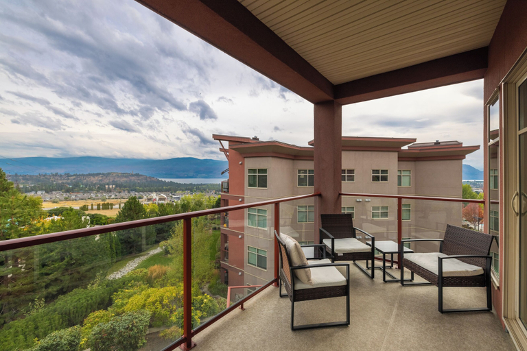 Others 5, Corner Unit w Large Deck & Amazing View, Central Okanagan