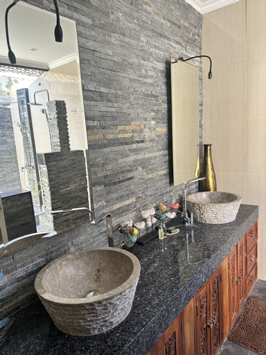 Bathroom 13