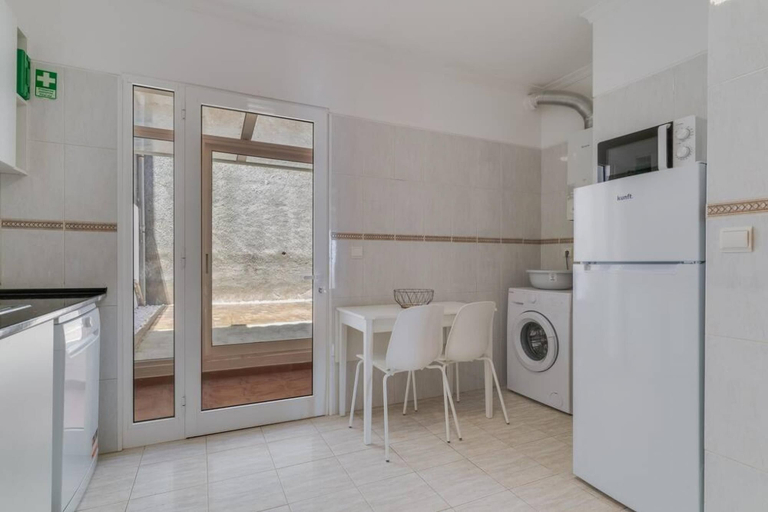 Room 4, Esfera I in Cani o With 3 Bedrooms and 2 5 Bathrooms, Santa Cruz