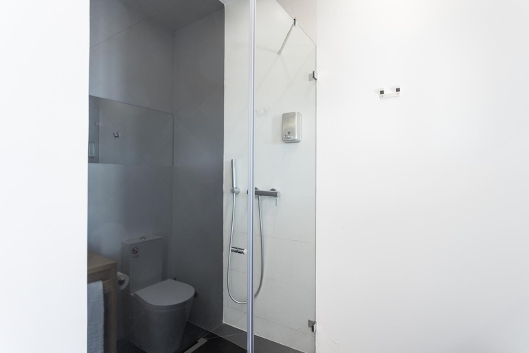 Bathroom 2, Lisbon Airport Suites, Lisbon