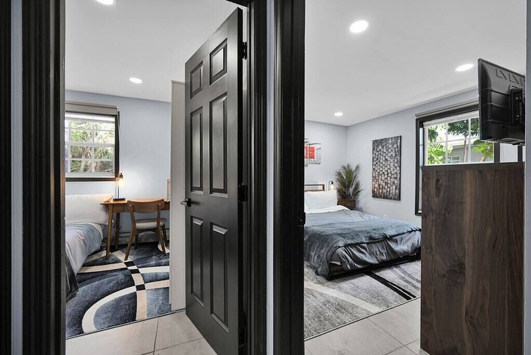 Room 4, Private 2-bedroom Wilton Villas, Broward